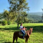Arleth Terán Instagram - Una de mis grandes pasiones es hacer largas cabalgatas y que mejor compañía que @leonalexanderlaet quien heredó mi gusto por los caballos. Esta es otra relajante actividad que se puede realizar en @haciendadelosmarcos lugar precioso donde nos hospedamos en #lahuastecaPotosína muy agradecida por todas sus atenciones GRACIAS @andypanda___ @analucilagr por todas tus atenciones, Adriana y Jesús nos consintieron mucho. 😘 ♥️ 🏇🇲 🇽@ivanfloresfoto @turismovalles Huasteca Potosina SLP