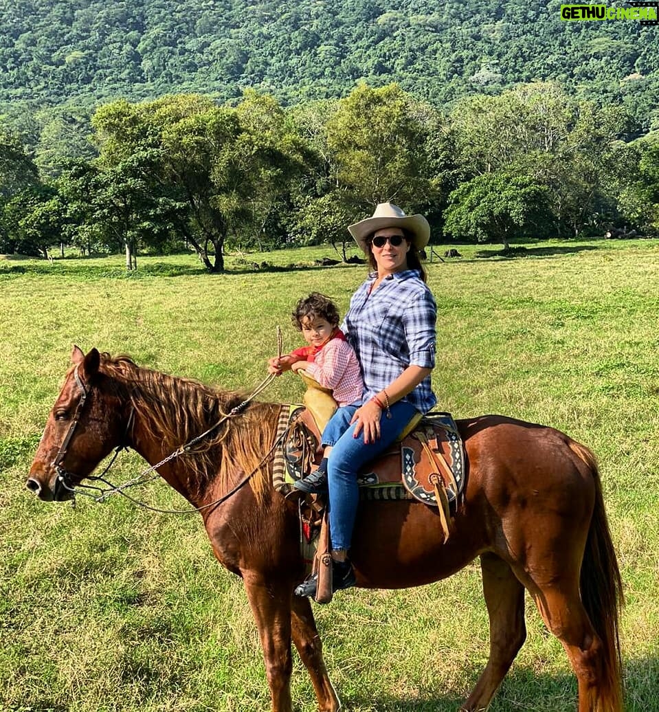 Arleth Terán - 2.6K Likes - Una de mis grandes pasiones es hacer largas cabalgatas y que mejor compañía que @leonalexanderlaet quien heredó mi gusto por los caballos. Esta es otra relajante actividad que se puede realizar en @haciendadelosmarcos lugar precioso donde nos hospedamos en #lahuastecaPotosína muy agradecida por todas sus atenciones GRACIAS @andypanda___ @analucilagr por todas tus atenciones, Adriana y Jesús nos consintieron mucho. 😘 ♥️ 🏇🇲 🇽@ivanfloresfoto @turismovalles