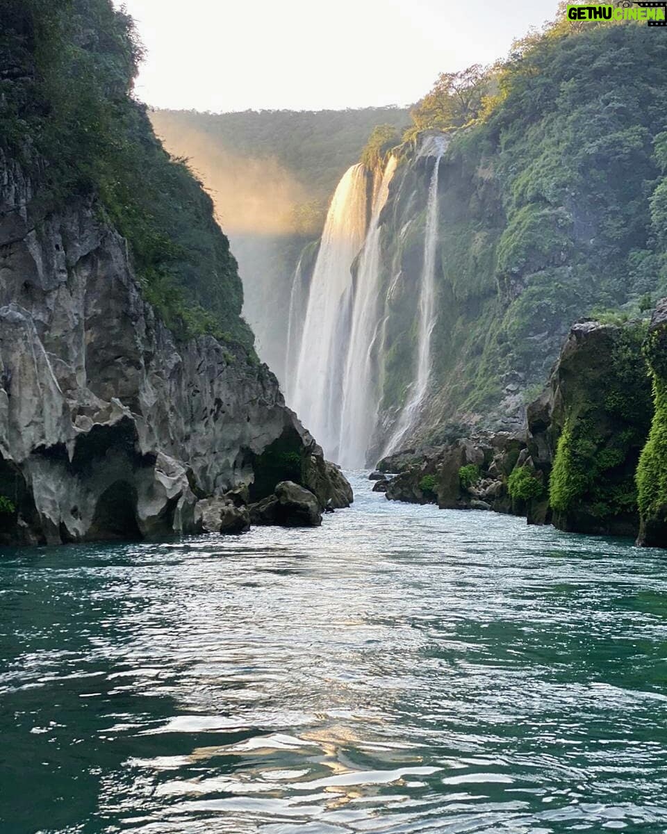 Arleth Terán - 4.2K Likes - Cascadas de Tamul a solo 45 min de CD. VALLES @andypanda___ un paraíso. #gracias #huastecapotosina @haciendadelosmarcos @turismovalles @ivanfloresfoto