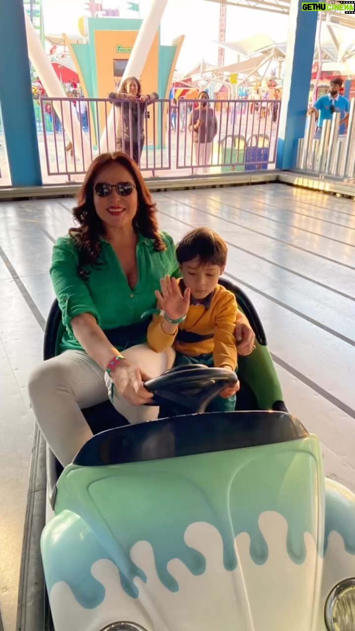 Arleth Terán Instagram - Tuve el honor de ser madrina del mejor parque de diversiones @kataplumoficial junto con mis queridas amigas @rbigorra @michellevieth @vickylopeztv @luzelenaglezz acompañadas de nuestros hijos @leonalexanderlaet @rafaelagavira y las que mejor la pasaron fuimos nosotros. Increíble lugar con los juegos nuevos, con mucha seguridad y mucha diversión. Me encantooo #diversion #hijos #niños #infancia Kataplum Parque Las Antenas