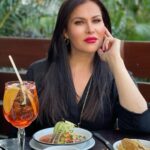 Arleth Terán Instagram – 🌮Nada mas delicioso que consentirnos con una rica comida🥙🍹🤭Soy fan de las tostadas de ceviche, me estoy disfrutando cada sabor de esta comida. Además, que ya saben que soy buen diente y me disfruto de principio a fin cuando de comer se trata jajaj bonito día para todos✨☀️🤩 Mexico City, Mexico