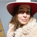 Arleth Terán Instagram – Y es que decir Adiós así nada más sin una despedida, sin una última mirada de complicidad, sin una enorme sonrisa, no me sabe tan bien. Desde el día que te conocí @mimisskisss y que me permitiste conocer tu alma, atesore para siempre tu preciada amistad, ni el tiempo ni la distancia jamás nos hicieron mella, que lindo bruja !! Conservó muchos recuerdos y todas tus infinitas ocurrencias, siempre me dejabas con la cabeza aturdida de tantas ideas, Dios te doto de tantos talentos querida, demasiados para una sola persona, que orgullosa me hacías sentir al aprovecharlos toditos, que bonito Mirelle verte cumplir tooodos tus sueños hermana, que vieja tan necia Dios mío y qué Chingona por cierto. Era tanto lo que teníamos que actualizar, que faltaba aliento, no nos paraba la boca, hablábamos  una encima de la otra, siiii al mismo tiempo y nos entendíamos.  Me alimentabas de tan bonita energía, de tu alegría infinita, de tu positivismo, gozaba tanto tus locuras, esa manera tan tuya de ver la vida y enfrentarla. Vaya huevos hijaaa me quito el sombrero, mís respetos, que manera de vivir la vida. Cuantas infinitas posibilidades me enseñaste, que alegría haberte conocido, fue un honor ser tu amiga. Me vas hacer mucha falta loca, la sal y la pimienta se fueron sin despedirse, así cómo te gustaba, impredecible, impetuosa, larga como la cuaresma. Así de mucho te voy a extrañar. Hoy te prendo una vela y te hago con todo mi amor una chamaneada digna de ti y de tu hermosa alma. No tengo palabras amiga, brilla, brilla y vuela alto hermana, alma bella y chispeante. 🦋 Abrazo a tus queridos padres y les agradezco haberme compartido a este hermoso ser por tantos años. A tus hijos, Mi Max siempre estaré para ti con todo mi amor mi’hijo, con los brazos abiertos, los recibiré hasta que Dios me preste vida, Oscaritos los abrazo fuerte saben que estoy con ustedes y que ella siempre brillará en nuestros corazones. No tengo mucho que decir, solo dar las gracias por compartir este mujeron conmigo. Hasta siempre hermosa, Gracias Dios por este pedazo de cielo. Love U ❤️#vida #amistad  #hermandad #belleza #mujeron #libertad #amorincondicional❤ Entre El Cielo Y El Infierno