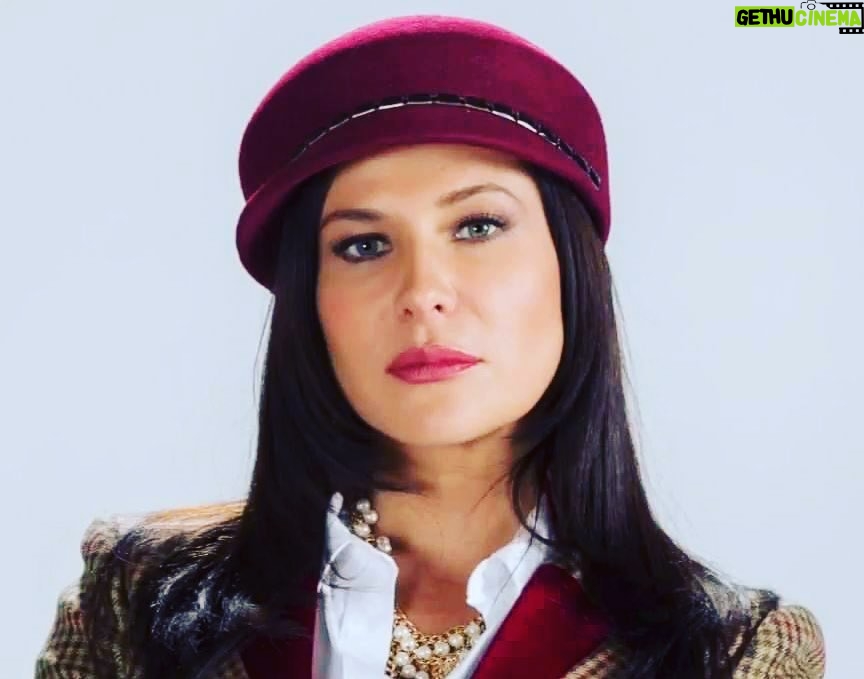 Arleth Terán Instagram - @simplementemariatv Les gusto esta novela ? A mi también !! #vanesarivapalcio #telenovelas Simplemente Maria