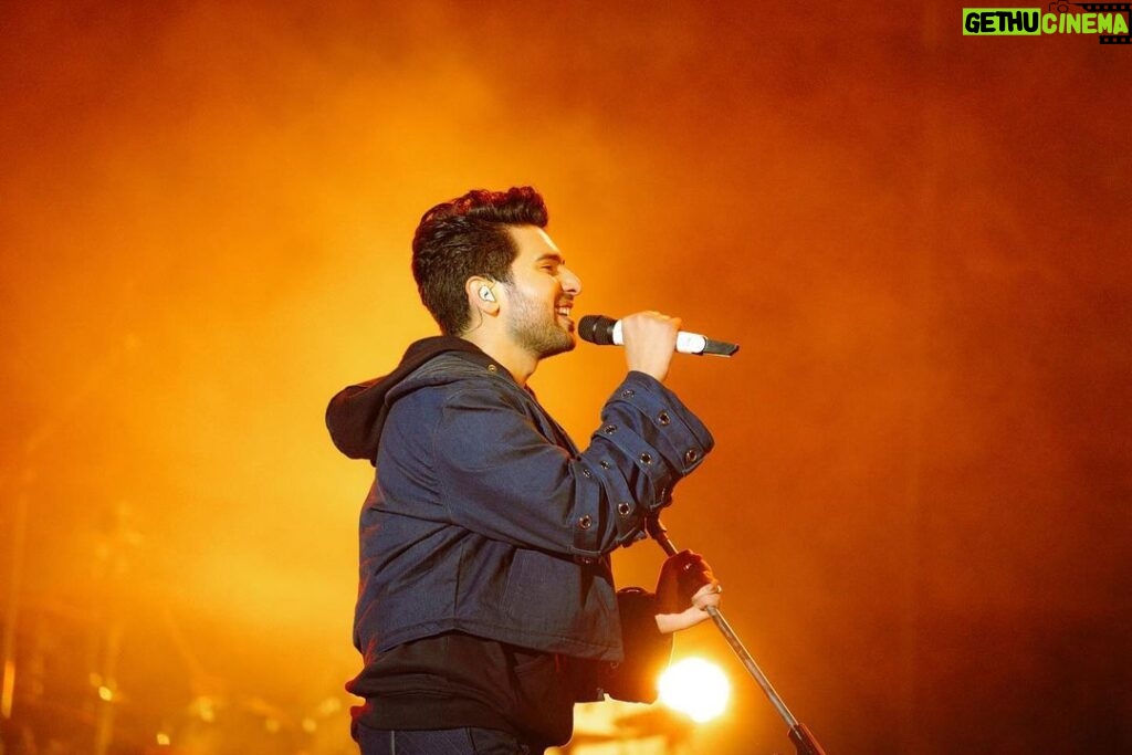 Armaan Malik Instagram - Thank you @megongfestival & @meghtourism for inviting me to your beautiful state! I had the most wonderful time performing here in Meghalaya. Such a warm and loving audience. Probably my best concert this year, one for the books ❤️‍🔥⚡️ 📸: @artisticvatsal