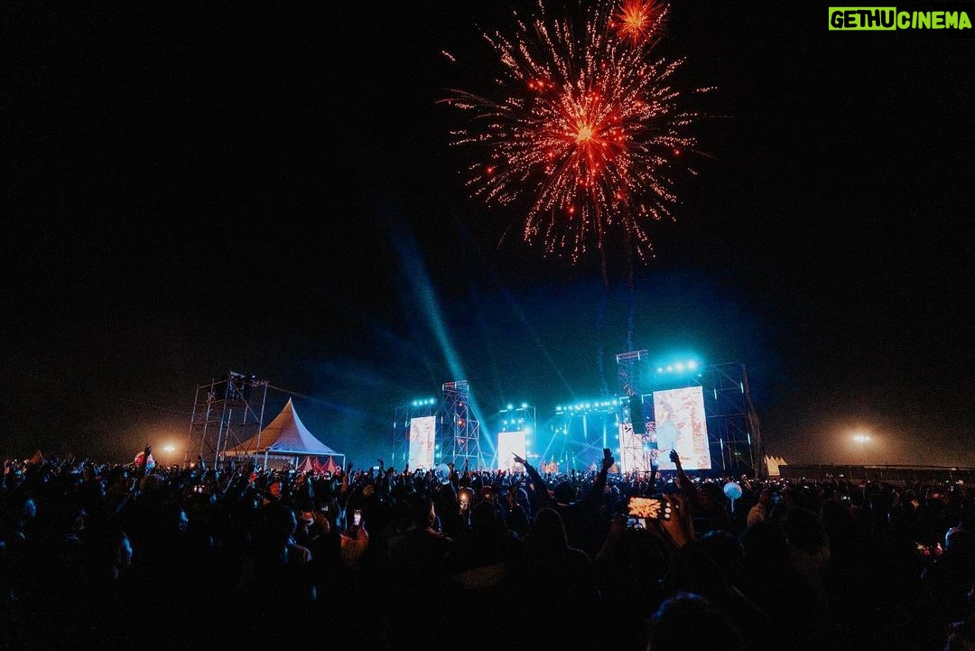 Armaan Malik Instagram - Thank you @megongfestival & @meghtourism for inviting me to your beautiful state! I had the most wonderful time performing here in Meghalaya. Such a warm and loving audience. Probably my best concert this year, one for the books ❤️🔥⚡️ 📸: @artisticvatsal