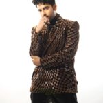 Armaan Malik Instagram - Incredibly honored to receive the 'Elle Impact: Music' award from @elleindia tonight. A special thanks for recognizing my musical journey.✨ Wearing: @kanikagoyallabel Jewellery: @isharya Shoes: @giorgioarmani Styling: @malvika_tater Pictures: @shreyansdungarwal #TheElleList #ArmaanMalik