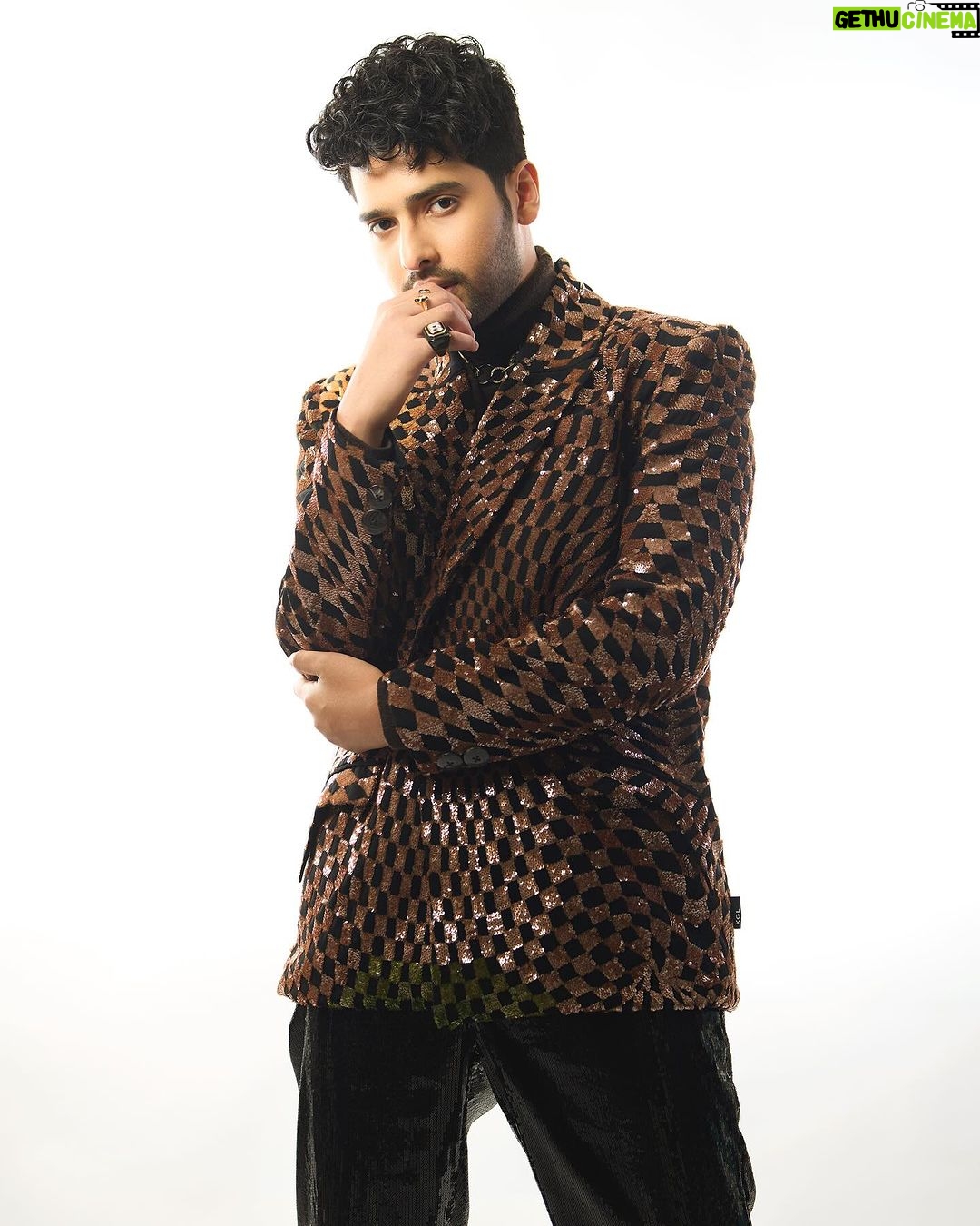 Armaan Malik - 278.8K Likes - Incredibly honored to receive the 'Elle Impact: Music' award from @elleindia tonight. A special thanks for recognizing my musical journey.āØ
Wearing: @kanikagoyallabel
Jewellery: @isharya
Shoes: @giorgioarmani
Styling: @malvika_tater
Pictures: @shreyansdungarwal
#TheElleList #ArmaanMalik