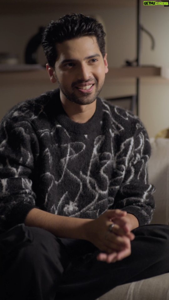 Armaan Malik - 623.5K Likes - Often we find that the only way to get out of rock bottom is up. At the edge of giving up and a fight with his sibling later, Armaan Malik almost gave up on one of the gems from his discography, Chale Aana. Conquering the constant demands from the music director (also his brother, Amaal Malik) and the fear of failure, how did his efforts shape the feelings we hear on the song?
#FeelTheMusic #SpotifyPremium