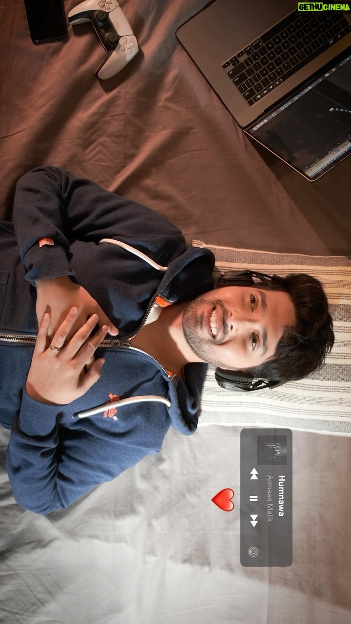 Armaan Malik Instagram - Sun maahi, kasam se door chaltein hain kahin. Raaste mein ‘only just begun’ sunte sunte kab hum TMMT pe switch hojaaye pata hi nahi chalega. Bas waqt aise hi zaaya karte rahein, main mere khayaalon mein, aur tu apne. Par marne se pehle atleast ek aisa wala trip toh banta hai na? Kya khayaal hai humnawa, taiyaar ho tum? ❤️ #ArmaanMalik #OnlyJustBegun #The2ndAlbum #OJB_ArmaanMalik #ओनलीजस्टबिगन