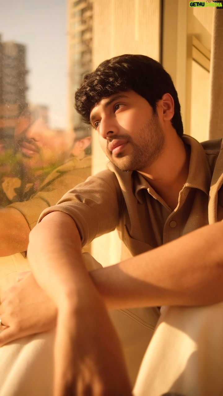 Armaan Malik Instagram - Out of all the songs I’ve sung recently, “Ankaha” from Main Atal Hoon is probably my absolute favorite. A big thank you to @salimmerchant, @sulaiman.merchant, and @manojmuntashir for creating such a beautiful song and entrusting me with it. @shreyaghoshal, it’s always an honor to sing alongside you! Out now on all platforms, so go listen to it and give it all your love kyunki aise gaane bahut kam bante hain ♥️🎶 @pankajtripathi @ektakaul11 @salimsulaimanmusic @manojmuntashir @hitz.music.official @vinod.bhanushali @ravijadhavofficial