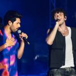 Armaan Malik Instagram - i’m never tired of @lauvsongs! thanks for having me on stage last night Ari 💙 📹: @kartikkher
