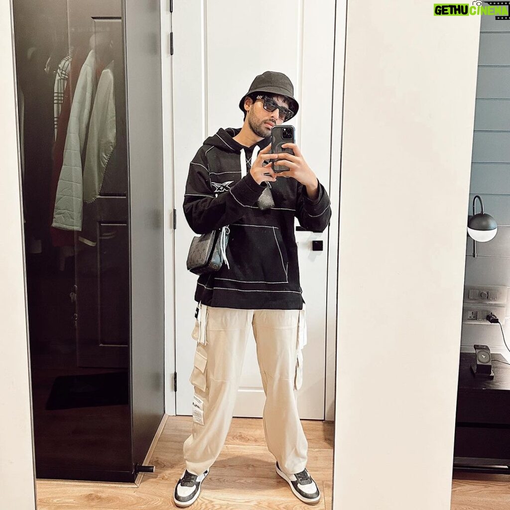 Armaan Malik Instagram - my man bag, bucket hat and hoodie. we inseparable 🫶🏻