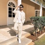 Armaan Malik Instagram - 🕶️☀️ Outfit @abrahamandthakore Jewellery @dashia.in Footwear @saintgworld Sunglasses @rosvinbugs Styling @anshikaav Styling Assts @tanazfatima @bhatia_tanisha Mumbai - मुंबई