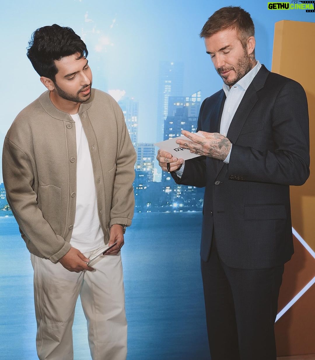 Armaan Malik Instagram - Got to spend a few precious moments with none other than the legend @davidbeckham! It was heartwarming to see how humble he is despite all that he has achieved ❤️ Thank you @metaindia for making this meeting happen! #BeckhamxMeta Mumbai, Maharashtra