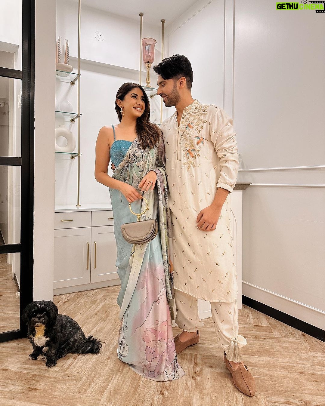 Armaan Malik - 443.3K Likes - festive szn is finally upon us āØ
Armaan:
wearing @payalsinghal
footwear @solefactor_
styling @malvika_tater
Aashna:
wearing @shantibanaras