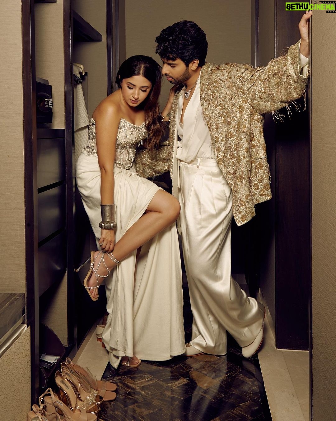 Armaan Malik - 469.5K Likes - Last night for @gqindiaās best dressed ā”ļø
styled by @mohitrai with @tarangagarwalofficial and @shubhi.kumar
assisted by @muskanduaaa
shot by @mrinmaiparab
On Aashna:
wearing @shantanunikhil
heels by @publicdesire
jewellery @amrapalijewels
hair @nidhiiigada
makeup @smitartist
On Armaan:
wearing @anamikakhannaindia
shoes by @shutiqofficial
jewellery @amrapalijewels
hair @who.s.h.u.b.h.a.m
mua @babachaursiya