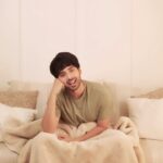 Armaan Malik Instagram - Thought I’ll copy you guys and do a quick transition 😬🤍 keep creating your reels and tag me! #sleeplessnights