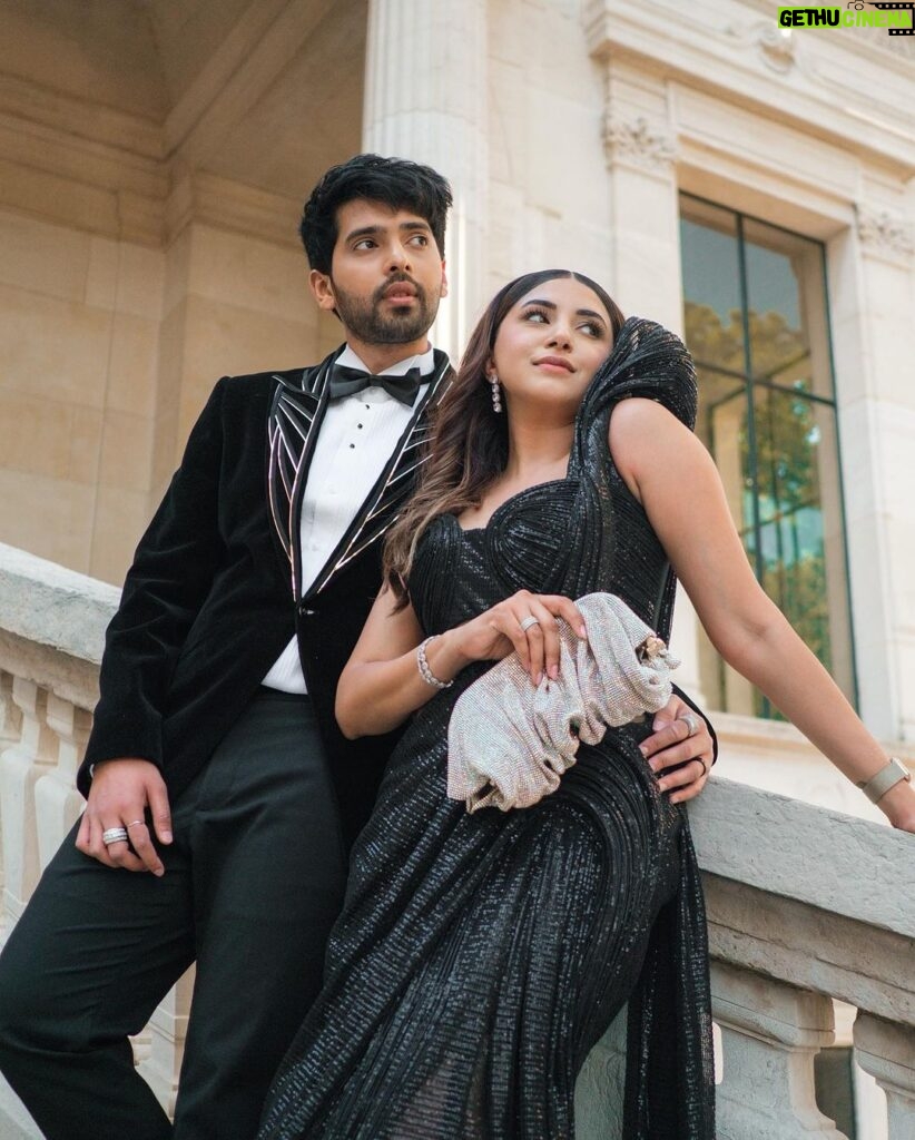Armaan Malik Instagram - with my 🖤 in Paris, for @gauravguptaofficial @ggpanther at haute couture week Both wearing @gauravguptaofficial Armaan’s jewellery @dripproject.co Aashna’s jewellery @prerto @karishma.joolry Styled by @malvika_tater Photos by @harvijay_j