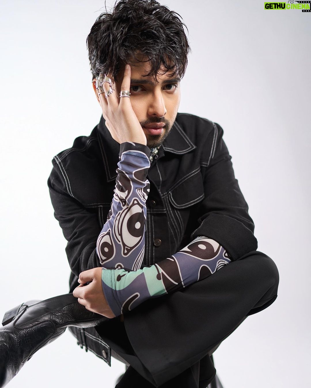 Armaan Malik Instagram - Honoured to be on @GQIndia’s 35 Most Influential Young Indians list of ‘23 🤍 Wearing: @dhruvkapoor Accessories: @bhavyarameshjewelry Boots: @lsoleshoes_in Styled by: @malvika_tater Assisted by: @vrutiiiiiiii Shot by: @shreyansdungarwal