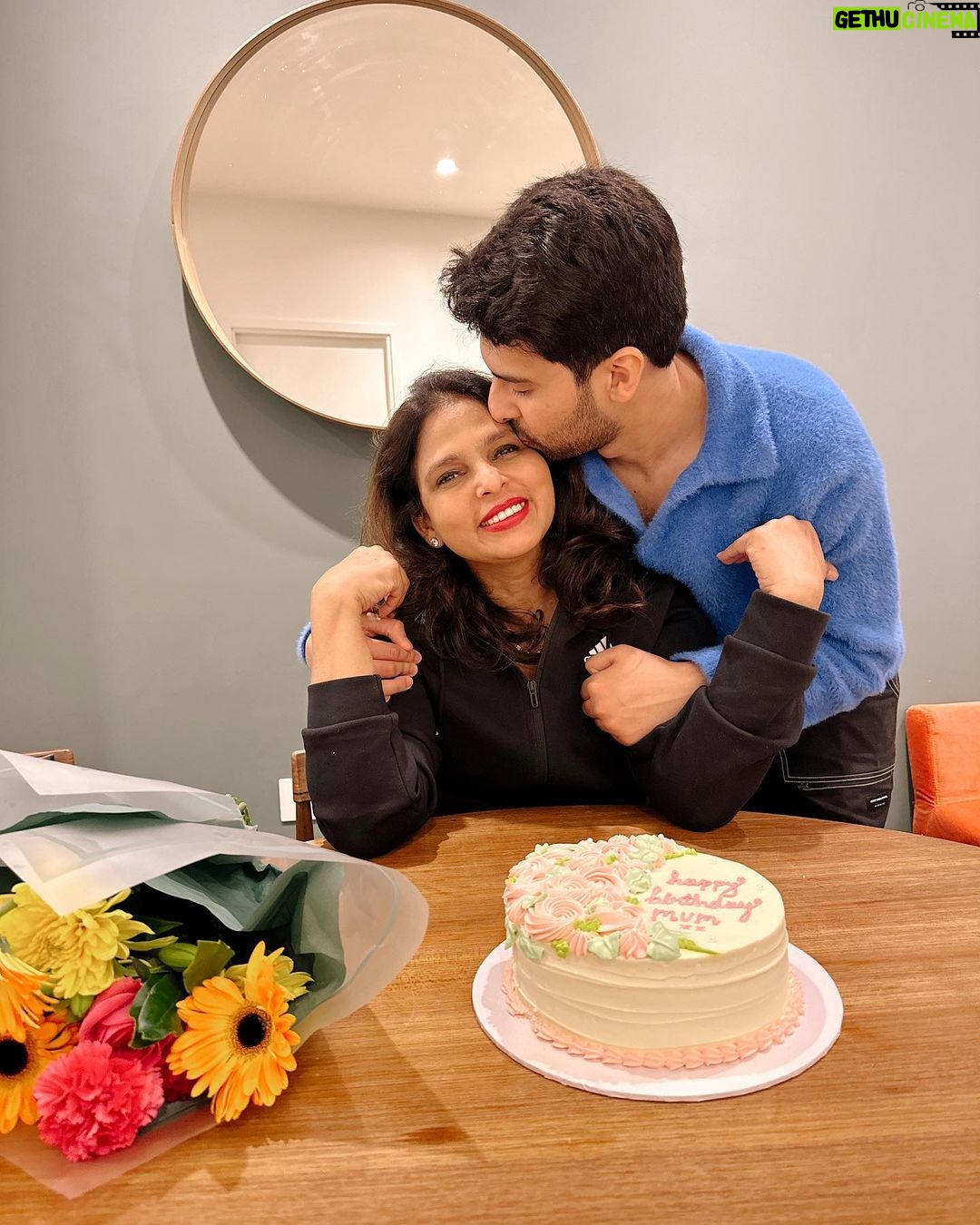 Armaan Malik Instagram - Happiest birthday to the strongest mumma in the whole wide world! Love you so much JM @jyothimalik ❤️🧿
