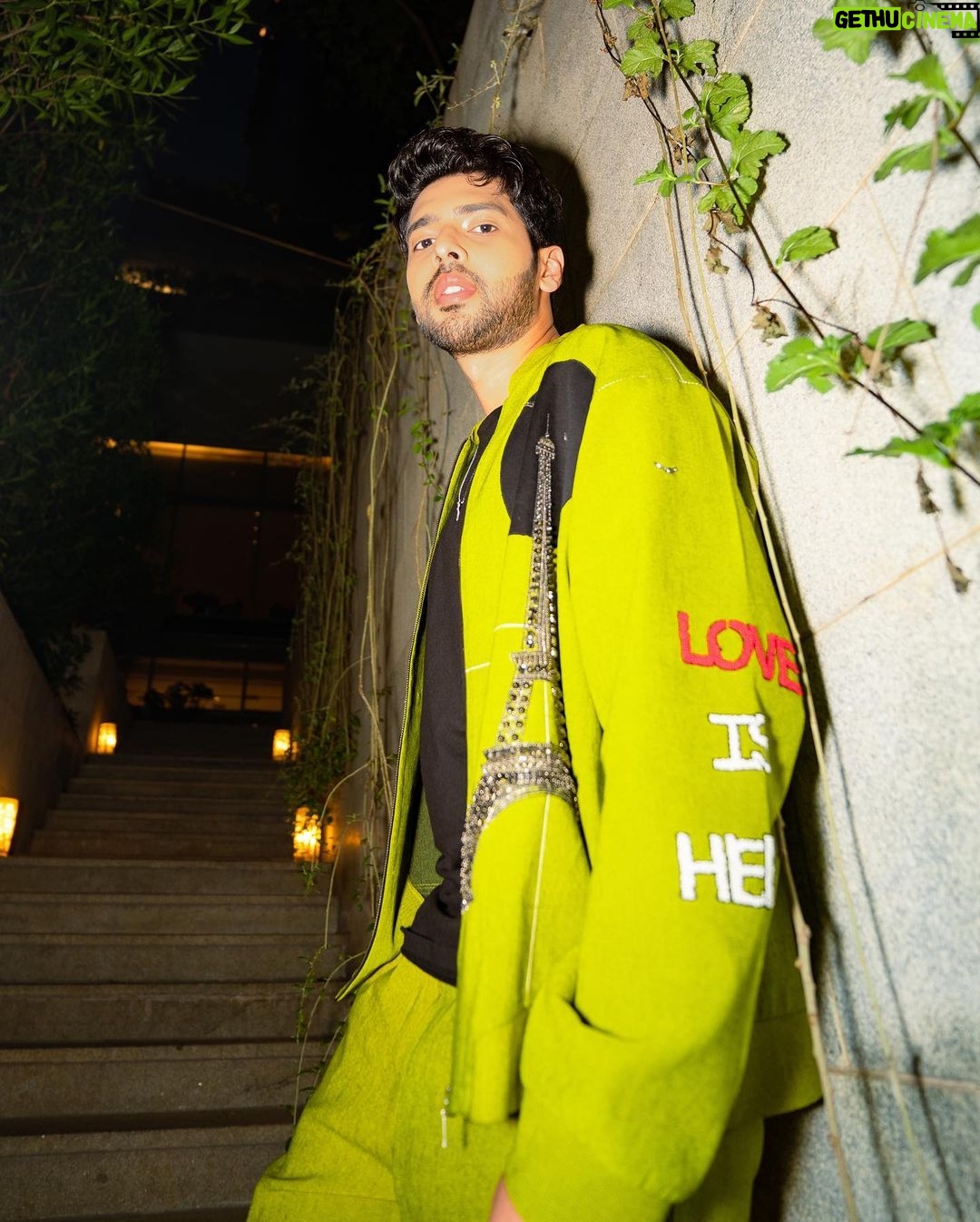 Armaan Malik Instagram - never lost my focus, never will ā¤ļøāš„ outfit: @shahinmannan jewellery: @dashia.in shoes: @aldo_shoes styled by: @anshikaav assisted by: @roshiijain @bhatia_tanisha photos by: @artisticvatsal / @xo.visuals