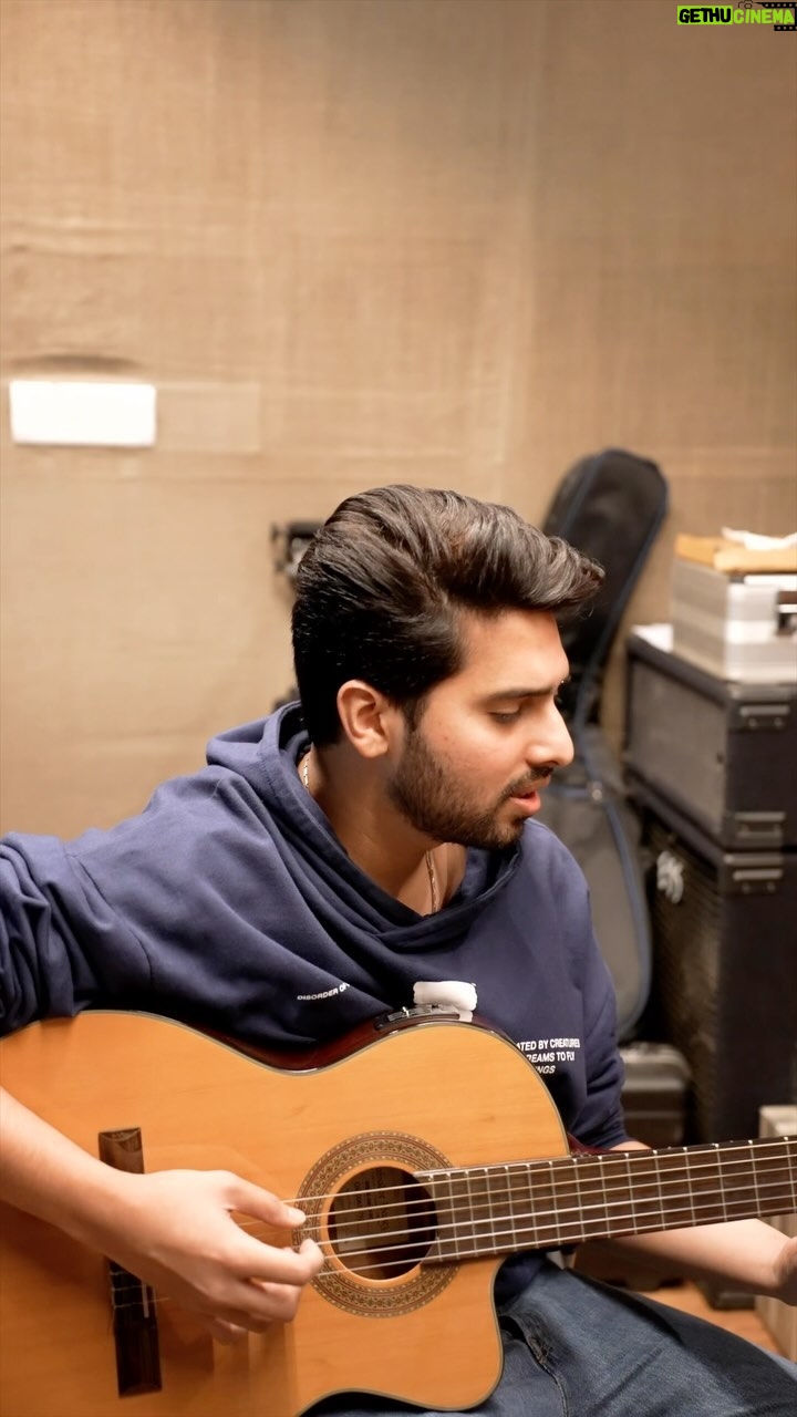 Armaan Malik Instagram - Thank you for giving so much love to #ManzoorHai. It’s heartwarming to see how this song has touched so many of you. Keep streaming and sharing it with your loved ones 💙🎵 @salimmerchant @sulaiman.merchant @merchant_records @shraddhapandit @rajpandit17 @mixedbyaftab