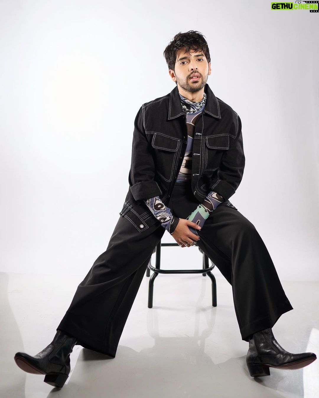 Armaan Malik Instagram - Honoured to be on @GQIndia’s 35 Most Influential Young Indians list of ‘23 🤍 Wearing: @dhruvkapoor Accessories: @bhavyarameshjewelry Boots: @lsoleshoes_in Styled by: @malvika_tater Assisted by: @vrutiiiiiiii Shot by: @shreyansdungarwal