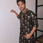 Armaan Malik Instagram - just another excuse to post a desi fit 🫣🖤✨