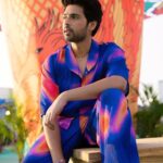 Armaan Malik Instagram - fav fit! ✌🏼💜 styling @malvika_tater asst. @vrutiiiiiiii AM outfit @bigbunny.in Lauv’s hoodie: @shopintheam jewellery @beadieboostore shoes @thewhitepole photos @kartikkher
