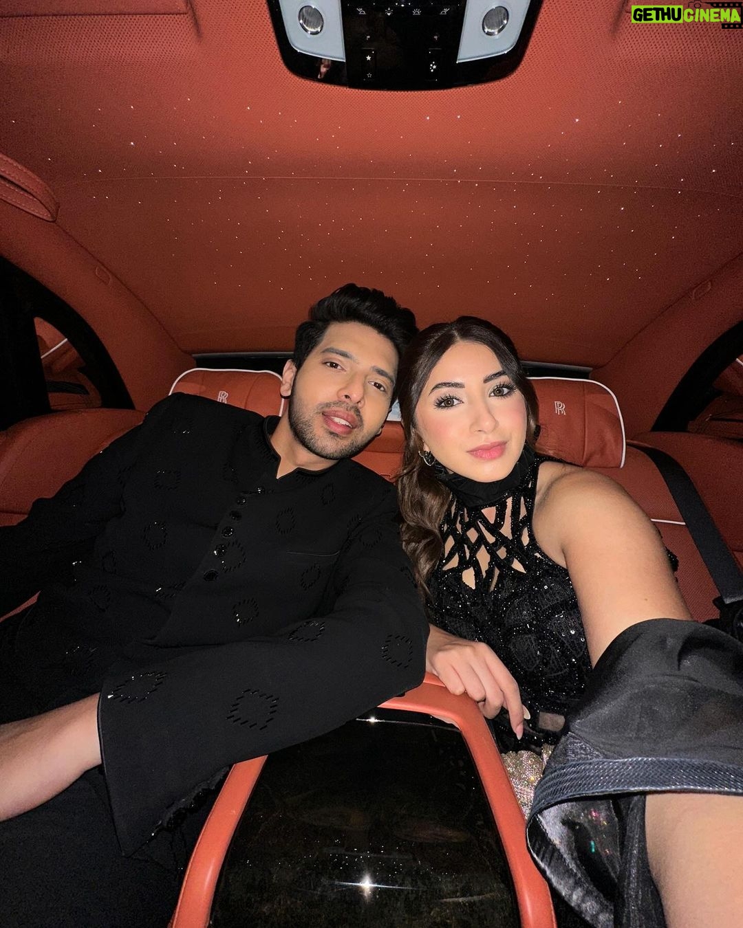 Armaan Malik Instagram - barateeeeeez ft. fam 🖤🖤