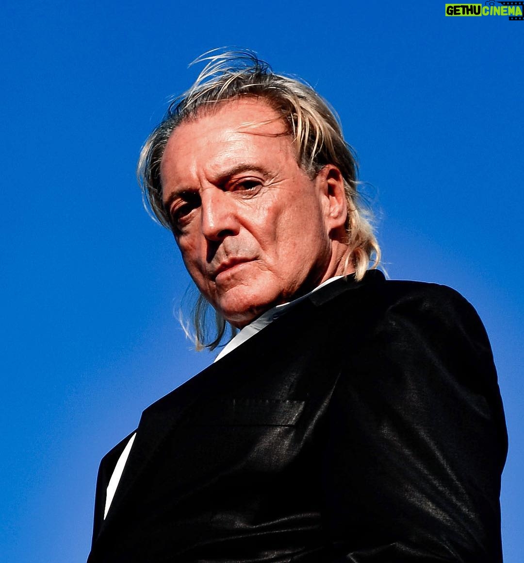 Armand Assante - 1K Likes - 1/6/19 - Filled with Gratitude. I do not take one day of this life for granted. It has been an Adventure of Blessings.
📷: Beren Girit
