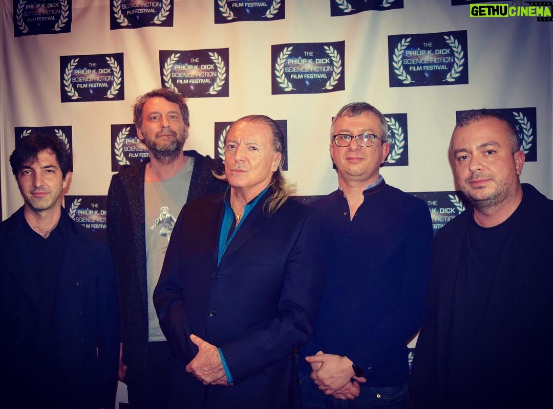 Armand Assante - 710 Likes - To Everyone at
The Philip K. Dick Film Festival 🎬
And especially
Daniel Abella,
.
On behalf of all of us...
—————
From left to right Jeremy Adelman /composer,
Octav Gheorgie/writer,Armand Assante/ Lead, Andrei Boncea /producer and Dragos Buliga /director
—————
To All of You,
Thank You for this Tribute 🙏🏻 New York February 25, 2018
🎥 WINNER - Best Dramatic Feature ‘The Wanderers Quest of the Demon Hunter’ “In our own modest way, the festival represents a resistance against monolithic hypercaptialism and rapacious technology. Think of it as technology with a soul.” Daniel Abella
Founder and Director
The Philip K. Film Festival
New York, New York
.
.
#filmfestival
#newyork
#bestdramaticfeature
#featurefilm
#awardwinner
#independentfilm
#filmproduction
#actor
#armandassante
#actorslife
#filmactor