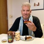 Arnaldo André Instagram - Hermosa tarde para un té y tostadas con mermelada de guayaba, la más rica, la de SABORES DE AREGUA’