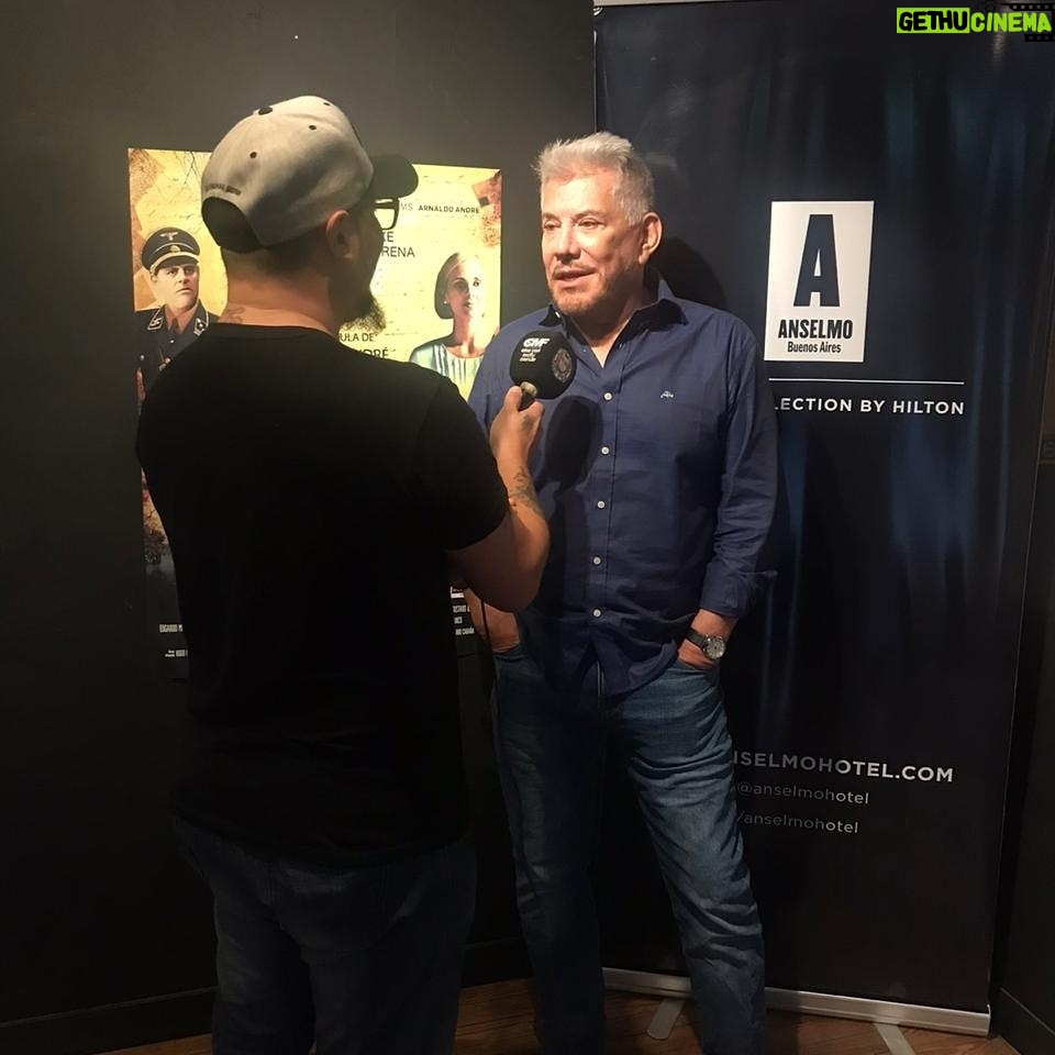 Arnaldo André Instagram - #entrevistas @lecturasegunjustino con @julietacardinali @diegonzalezh @mik3amigorena_ Dirección by @arnaldoandreoficial Prensa: @analaiass ChR PR Anselmo Hotel
