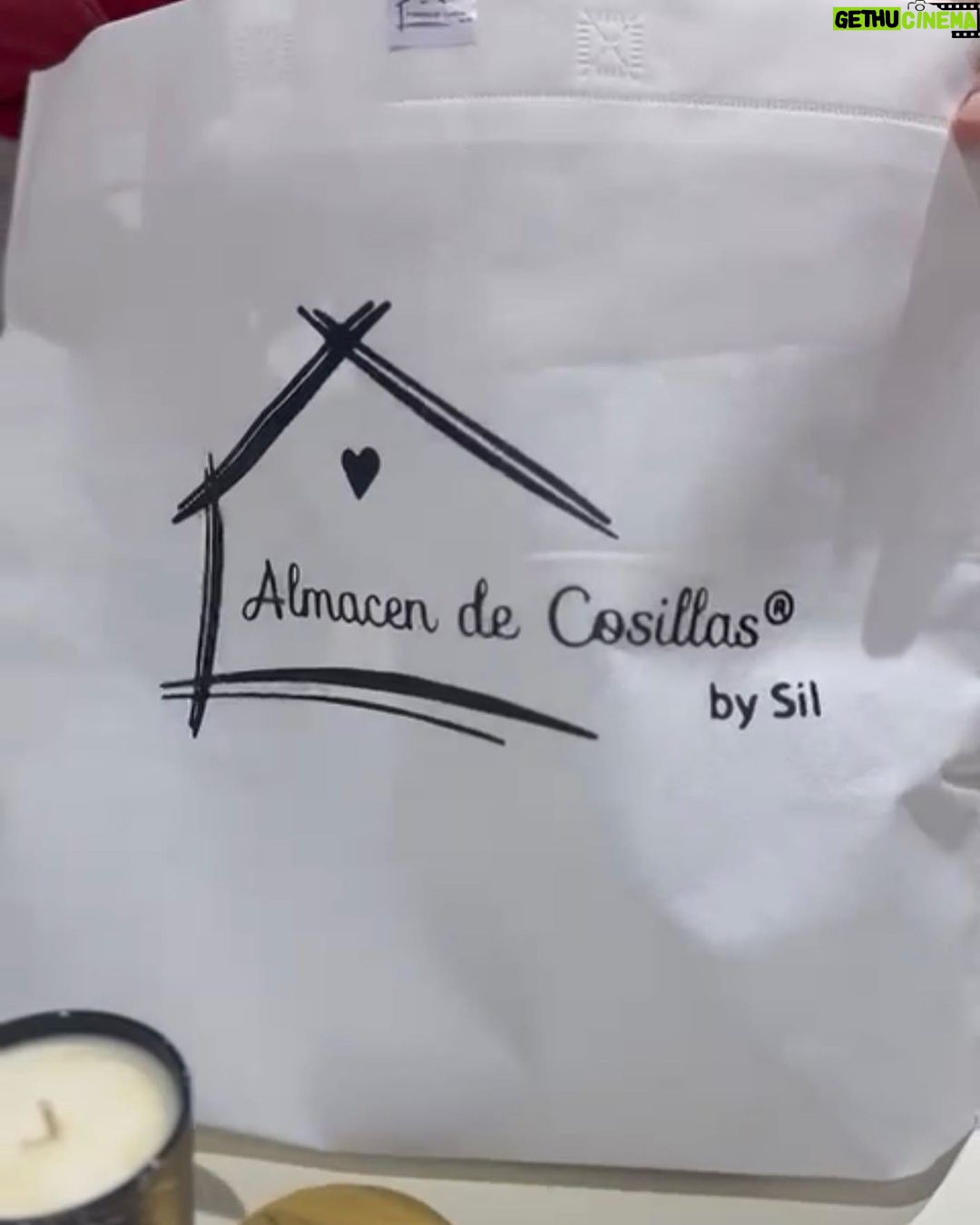 Arnaldo André Instagram - Hermoso presente de ALMACEN DE COSILLAS! Velas aromatizadas y ecológicas . Allí encontrarás todo para la decoración de interiores , natural y artesanal.