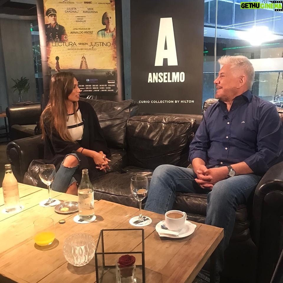 Arnaldo André Instagram - #entrevistas @lecturasegunjustino con @julietacardinali @diegonzalezh @mik3amigorena_ Dirección by @arnaldoandreoficial Prensa: @analaiass ChR PR Anselmo Hotel