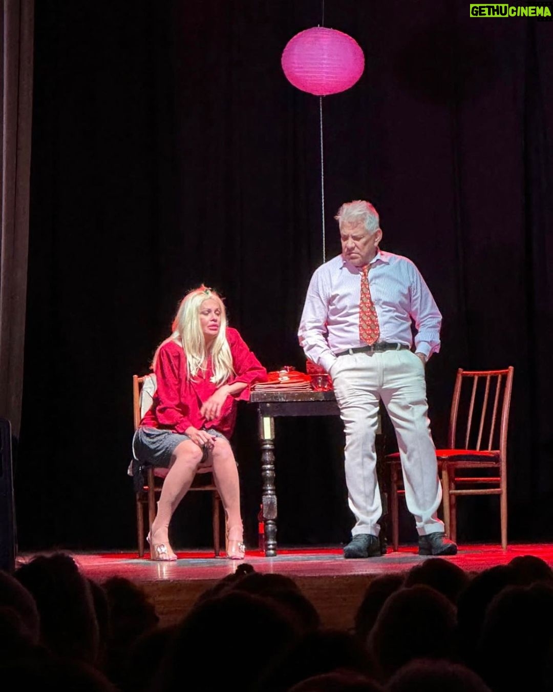 Arnaldo André Instagram - Este viernes y sábado espero nos veamos en Mardel, con El Enganche! Con la espectacular Paula Volpe y la dirección de Osbbaldo Laport. Teatro Enrique Carreras Producido por Giuliano Bacchi