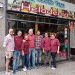 Arnaldo André Instagram - Con mi querido amigo Lucas y todo el equipo de @cabanasdeltuyu , donde venden el mejor helado de Buenos Aires!
