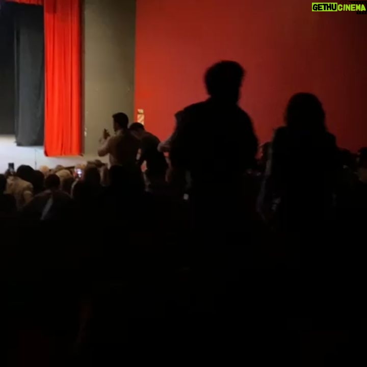 Arnaldo André Instagram - Éxito total, teatro @teatroguaraniasuncion Gracias , público paraguayo! Hoy sábado, última función 21hs Hotel Guaraní Asunción