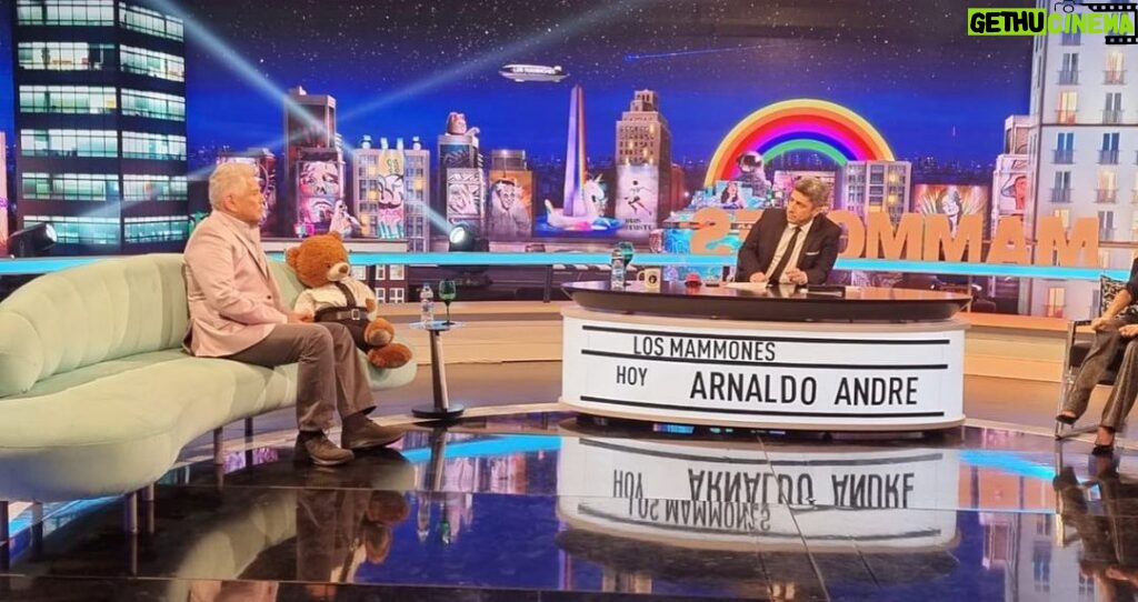 Arnaldo André Instagram - Gracias @jeymammon por la hermosa entrevista. Excelente y talentoso conductor. Muy buen programa.