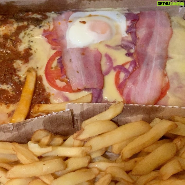 Arnaldo André Instagram - El Antojo, la mejor milanesa de Buenos Aires, está en casa por el día del amigo! Gracias amigo Cristian !