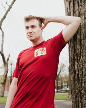 Arnaud Soly Instagram - Belle nouvelle ! La collection de vêtements CLUB SOLY est maintenant disponible en ligne!👚👕
L i e n  d a n s  m a  b i o
📸 : @dlenezet 
👕 : @tameloboutique
Laquelle vous préférez? 😅