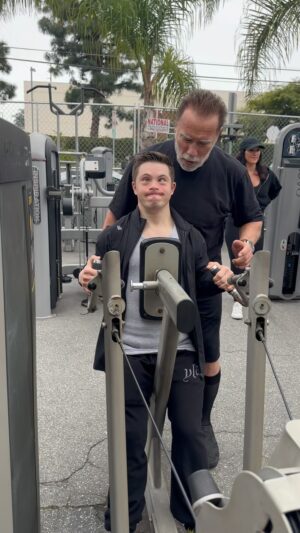 Arnold Schwarzenegger Instagram - I’ve been truly blessed to have been trained by some of the greatest athletes on the planet.  Sincerest thanks to @schwarzenegger for spotting today @goldsgymvenice1 

#greenrangerkyle #downsyndrome #downsyndromebodybuilder #bodybuilding #bodybuilderlifestyle #body #weightlifting #fyp #fypシ #fypage #explorepage