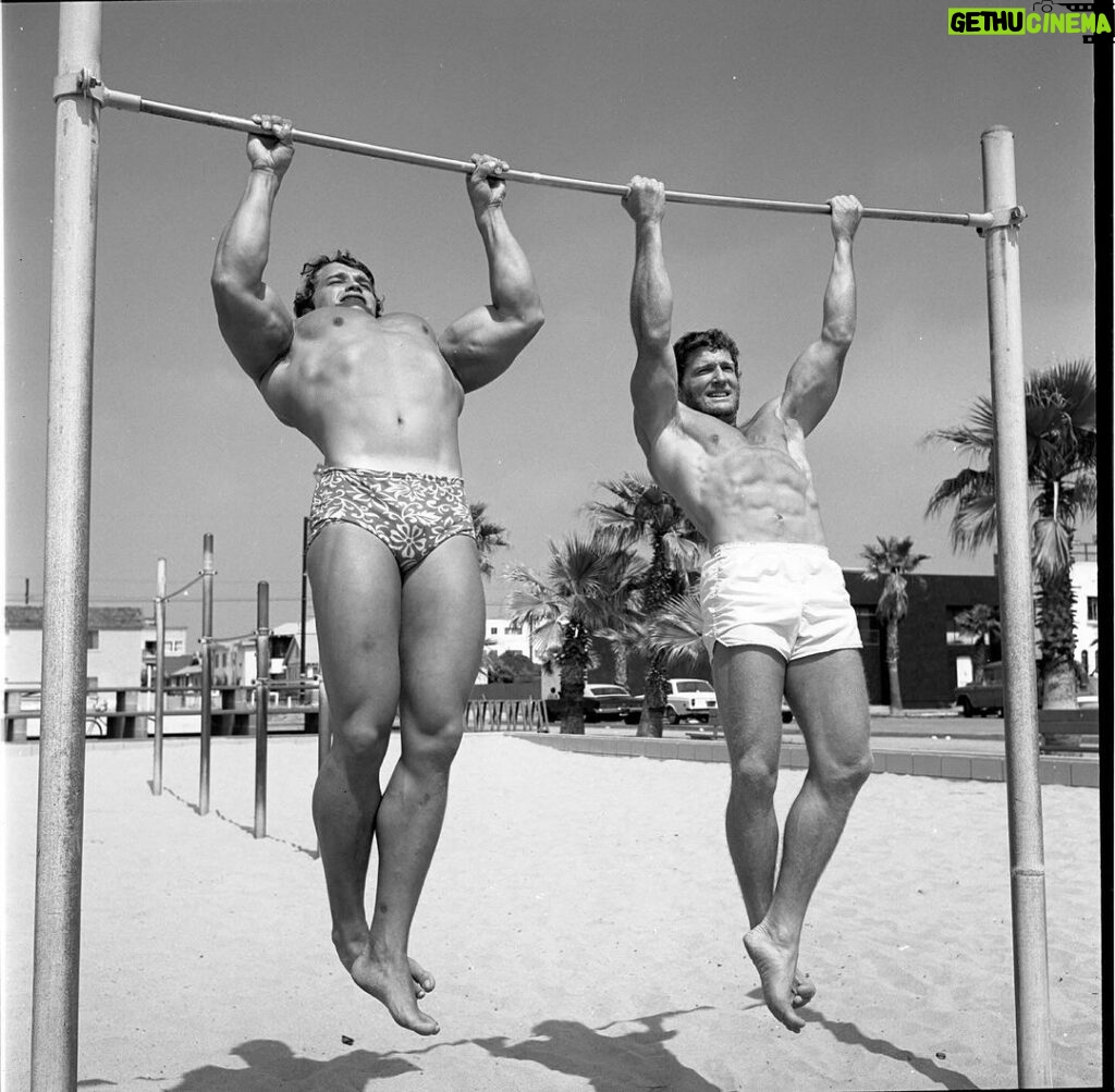 Arnold Schwarzenegger Instagram - There is nothing like the sunshine and a good pump! Sign up for the Pump Club at the link in my bio to learn how to do these exercises correctly and hear some stories about the old days that I’ve never told anyone before!