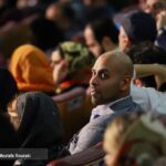 Arsha Aghdasi Instagram - جشنواره امسال تموم شد... تبریک به همه عوامل فیلم ها و کاندید ها، تبریک بیشتر به برندگان سیمرغ ( که الان دارن خوشی میکنن) 😄به غیر از اون مسخره 😄 ، اِ ببخشید کارگردان مسخره.... آخ.... نه نه نموخام... اها کارگردان مسخره باز... ( آخه خودش گفت سیمرغ دوست نداره - خوب چرا جشنواره شرکت کردی- چون دوست نداره تبریک هم نداره) یه عده خوشحال چند نفر ناراحت، راستش من سال های پیش ناراحت میشدم، امسال اصلا ناراحت نبودم. با اینکه هم چنان بدلکارا جایگاهی نداشتند. چون میدونم جایگاه رو میسازم، من جایگاه بدلکاری رو در جشنواره میسازم و جای هیچ شخص و صنفی رو هم نخواهم گرفت، من احترام زیادی برای همه صنوف قائل هستم، از جمله جلوه های ویژه میدانی، تشکر میکنم از همه همکارانم که ۵ فیلم در جشنواره رو در کنار اون ها داشتم. به ویژه آقای #محسن_تنابنده و چقدر خوشحال شدم برای سرکار خانم #نرگس_آبیار و خوشحالم که تجربه خوبی در فیلمشون داشتیم. بدلکار ها هم تمام تلاششون رو برای بهتر شدن فیلم ها میکنند. آن ها هم شایسته دریافت جوایز سینمایی هستند. #حمایت_از_بدلکاران #ارشا_اقدسی #ارشااقدسی #جشنواره_فیلم_فجر #جشن_خانه_سینما Photo by: @mostafa.roudaki.pic