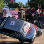 Arsha Aghdasi Instagram - Head to head to Tank.... Such a great honors to be involved that stunt show and we presented good stunt. @master.panin @angelplana103 حس‌اینکه شاخ به شاخ بزنی به تانک چی میتونه باشه؟ این اتفاق قبل جام جهانی بود دقیقا تو روسیه. نه کسی ما رو با کت شلوار برد فرودگاه، اضافه بار هم دادم. تک و تنها ۴ روز تمام سعیم رو کردم به عنوان یه بدلکار ایرانی بهترین خودم رو ارائه بدم، بماند که اونجا که بودم چقدر مشکلات هم از ایران انتقال پیدا کرد و بازهم ماشین تا لحظه اخر خراب بود... اما بهونه اوردن و توجیه کردن راهش نیست. انجام میدم و نشون میدم که یه بدلکار ایرانی چجوریه. اگه کشورت و مردمت رو دوست داری براشون میجنگی و اگه از ته دل باشه تو این جنگ میبری. برنامه ما اینقدر مورد استقبال قرار گرفت که اخبار روسیه بارها در موردش صحبت کرد وگفت که یک بدلکار ایرانی اینجا چی کار کرد. بماند که مطبوعات سینمایی و هنری و ورزشی مشغول کارهای دیگه بودن و این موضوع براشون اهمیت نداشت، اما برا من مردم ایران و ایران بیشتر از این ها ارزش داره. اگه دوست داشتی دوستات رو تگ کن، و همینه که شما اینجا ببینید برا من خیلی با ارزش تره. تا ...... #ارشااقدسی #ارشا_اقدسی #بدلکار #بدلکاران۱۳ #arsha #arsha13 #arshastunt #arshaaghdasi #arsha_aghdasi #iranianstuntcoordinator #iranianstunt #persianstunt #stunt13 #stuntlife #simpsonproducts #badassofficial #iran #hooya
