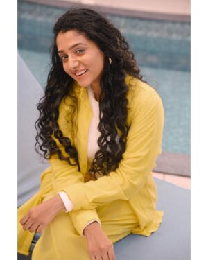 Arsha Baiju Instagram - 💛

@manoramaweekly 
📸 @arun_payyadimeethal 
Styled by @mehaka_kalarikkal @styledby_mk_ 
Costume @ibr_women accessories @makeoveravenue 
MUA @zaarah_artistry 
Location @abad.hotels @abadturtlebeach @whytehouseholidays