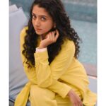 Arsha Baiju Instagram - 💛🤍🩵 For @manoramaweekly 📸 @arun_payyadimeethal Styled by @styledby_mk_ @mehaka_kalarikkal Costume @ibr_women accessories @makeoveravenue MUA @zaarah_artistry @ibr_women @makeoveravenue Location @abadturtlebeach Abad Turtle Beach Resort