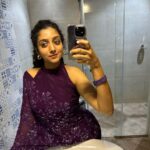 Arsha Baiju Instagram - Okay…I hate mirror selfies🥲 @styledby_mk_ @zaarah_artistry @sequinz_attire @makeoveravenue