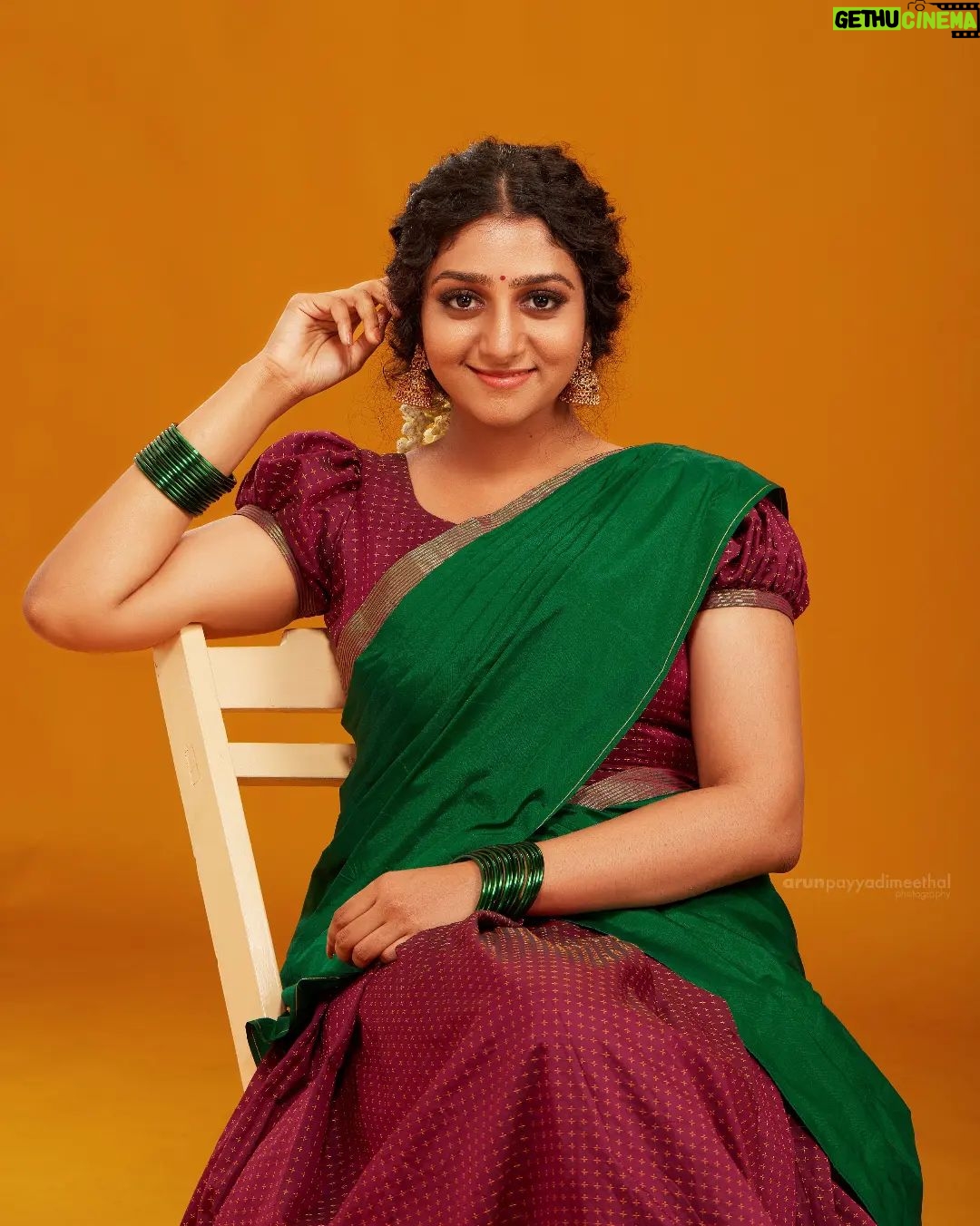 Arsha Baiju Instagram - Photoshoot for Manorama weekly ♥️ Photography: @arun_payyadimeethal Studio: @maxxocreative Styling: @amritha_lakshmi___ Makeup & hair: @sreegeshvasan_makeupartist Costume : @natalee_boutique Photography team: @rahul_.thuvassery_ #manoramaweekly @manoramaweekly